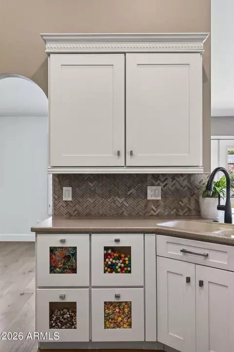 Kitchen - 4602 E Kachina Trl, Phoenix, AZ 85044 photo 4 of 5