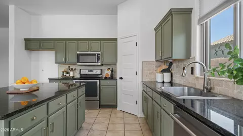 Kitchen - 8723 E Hillview St, Mesa, AZ 85207 photo 5 of 6
