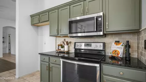 Kitchen - 8723 E Hillview St, Mesa, AZ 85207 photo 4 of 6