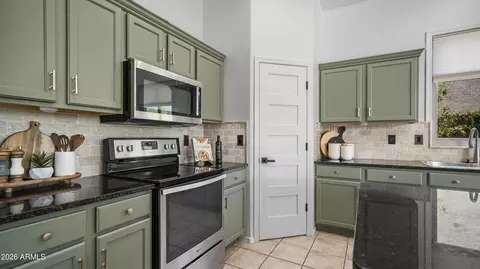 Kitchen - 8723 E Hillview St, Mesa, AZ 85207 photo 3 of 6