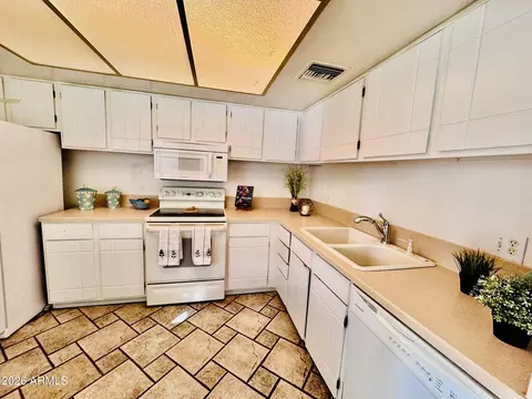 Kitchen - 4201 E Camelback Rd #79, Phoenix, AZ 85018 photo 3 of 3