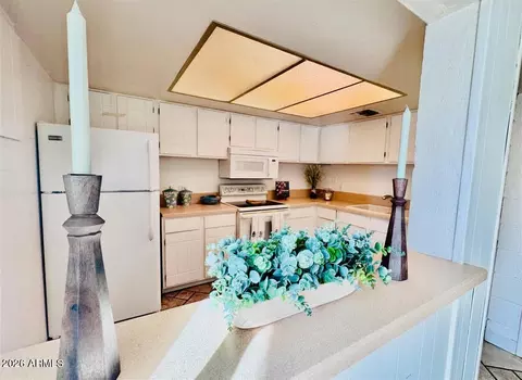 Kitchen - 4201 E Camelback Rd #79, Phoenix, AZ 85018 photo 2 of 3
