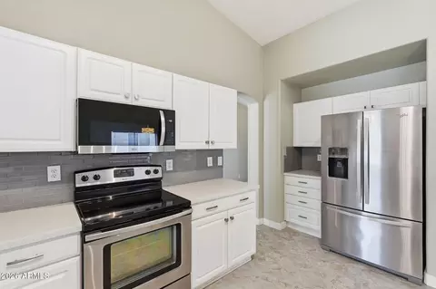 Kitchen - 3256 E Rosemonte Dr, Phoenix, AZ 85050 photo 3 of 4