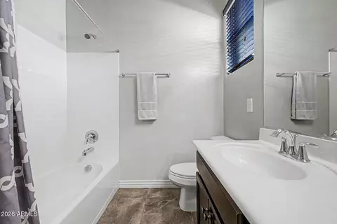 Bath - 2690 E Hazeltine Way, Gilbert, AZ 85298 photo 3 of 4