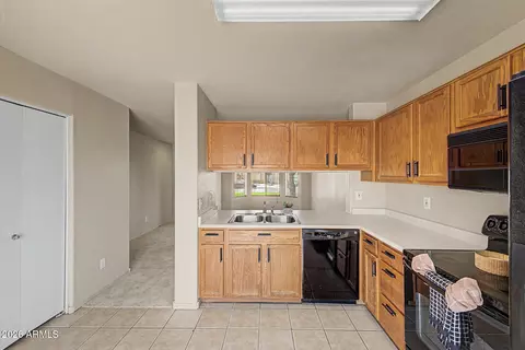 Kitchen - 1368 W 18th Ave, Apache Junction, AZ 85120 photo 3 of 6
