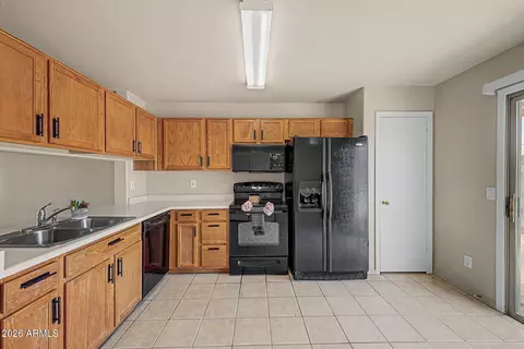 Kitchen - 1368 W 18th Ave, Apache Junction, AZ 85120 photo 5 of 6