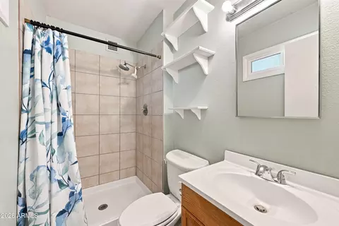 Bath - 604 E Dunbar Dr, Tempe, AZ 85282 photo 2 of 3