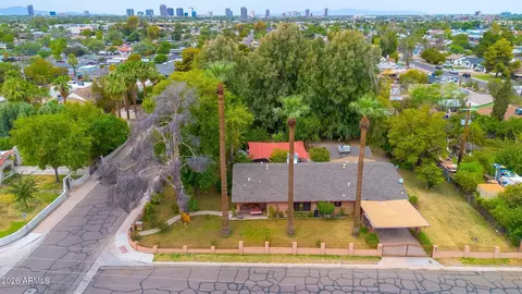 View/Area - 2240 E Whitton Ave, Phoenix, AZ 85016 photo 2 of 5