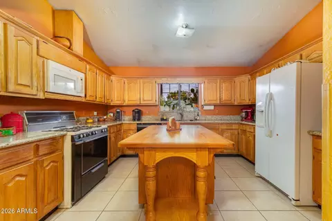 Kitchen - 2240 E Whitton Ave, Phoenix, AZ 85016 photo 1 of 2