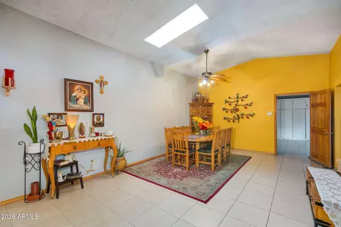 Dining - 2240 E Whitton Ave, Phoenix, AZ 85016 photo 1 of 2