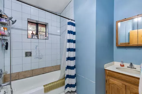 Bath - 2240 E Whitton Ave, Phoenix, AZ 85016 photo 1 of 2