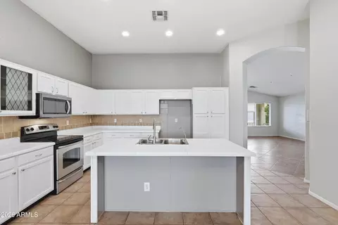 Kitchen - 3798 S Seton Ave, Gilbert, AZ 85297 photo 2 of 4