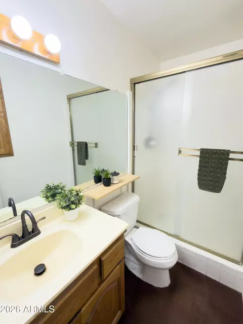 Bath - 3136 W Wethersfield Rd, Phoenix, AZ 85029 photo 1 of 3