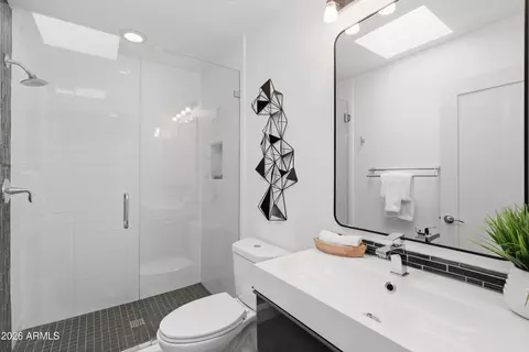 Bath - 3230 E Colter St, Phoenix, AZ 85018 photo 5 of 6