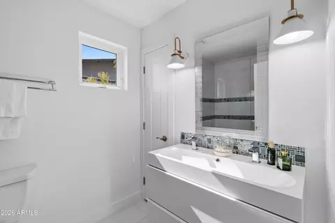 Bath - 3230 E Colter St, Phoenix, AZ 85018 photo 4 of 6