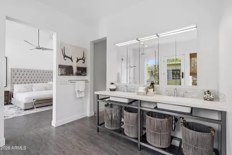 Bath - 3230 E Colter St, Phoenix, AZ 85018 photo 3 of 6