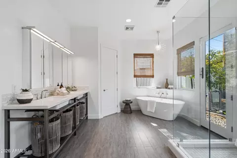 Bath - 3230 E Colter St, Phoenix, AZ 85018 photo 1 of 6