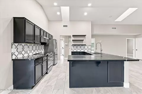 Kitchen - 1534 N Acacia Rd, Apache Junction, AZ 85119 photo 6 of 10