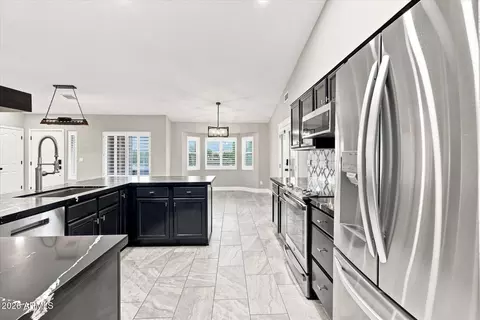 Kitchen - 1534 N Acacia Rd, Apache Junction, AZ 85119 photo 4 of 10