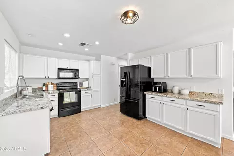 Kitchen - 2914 E Windsong Dr, Phoenix, AZ 85048 photo 1 of 3