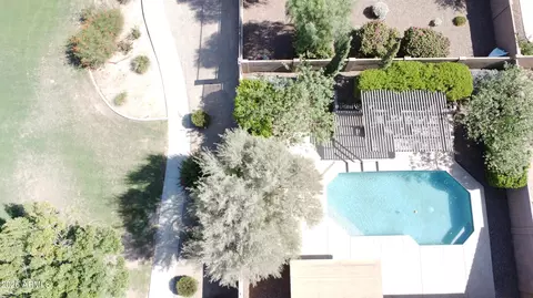 View/Area - 1743 E Branham Ln, Phoenix, AZ 85042 photo 3 of 3