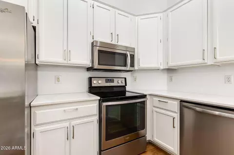 Kitchen - 2010 E Aire Libre Ave, Phoenix, AZ 85022 photo 2 of 2