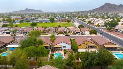 View/Area - 2010 E Aire Libre Ave, Phoenix, AZ 85022 photo 2 of 3