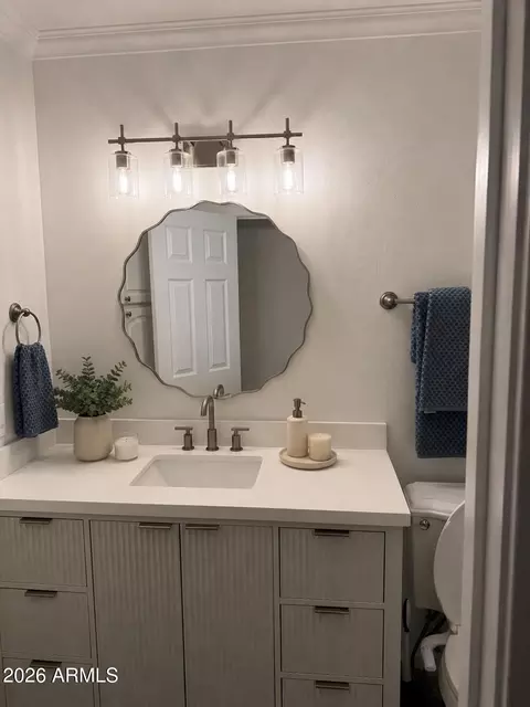 Bath - 315 E Keim Dr, Phoenix, AZ 85012 photo 3 of 4