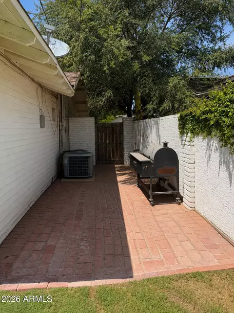 Exterior - 315 E Keim Dr, Phoenix, AZ 85012 photo 4 of 4