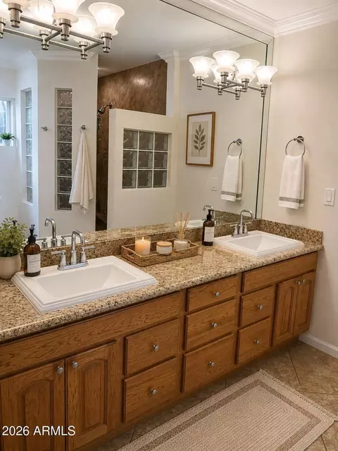Bath - 315 E Keim Dr, Phoenix, AZ 85012 photo 1 of 4