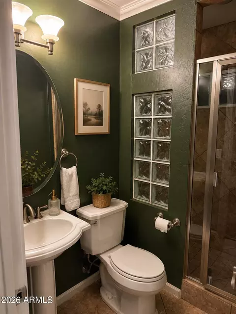 Bath - 315 E Keim Dr, Phoenix, AZ 85012 photo 4 of 4