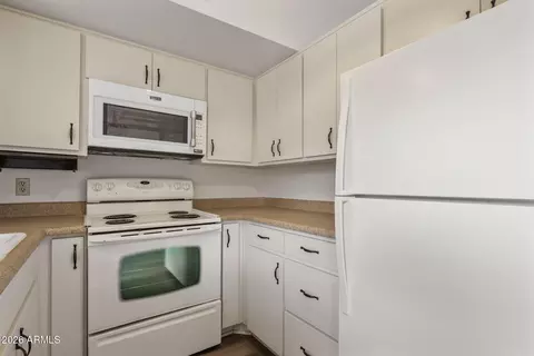 Kitchen - 1320 E Bethany Home Rd #77, Phoenix, AZ 85014 photo 3 of 3