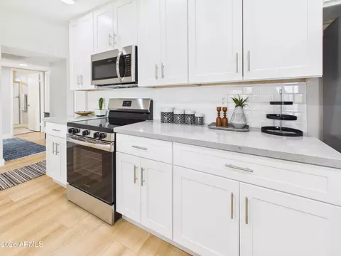 Kitchen - 4101 E Mandan St, Phoenix, AZ 85044 photo 7 of 10