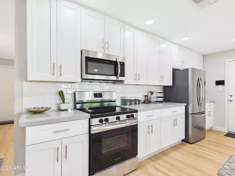 Kitchen - 4101 E Mandan St, Phoenix, AZ 85044 photo 5 of 10