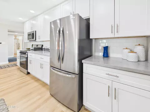 Kitchen - 4101 E Mandan St, Phoenix, AZ 85044 photo 8 of 10