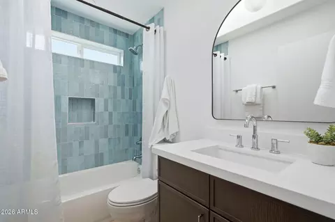 Bath - 2202 E Monona Dr, Phoenix, AZ 85024 photo 4 of 4
