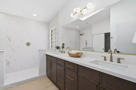 Bath - 2202 E Monona Dr, Phoenix, AZ 85024 photo 1 of 4