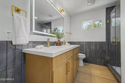 Bath - 4204 N 19th St, Phoenix, AZ 85016 photo 1 of 5