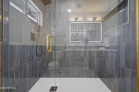 Bath - 4204 N 19th St, Phoenix, AZ 85016 photo 2 of 5