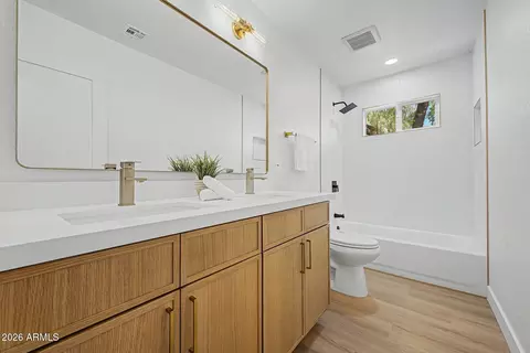 Bath - 4204 N 19th St, Phoenix, AZ 85016 photo 3 of 5