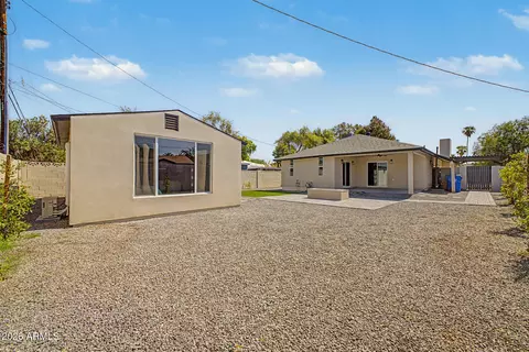 Exterior - 4204 N 19th St, Phoenix, AZ 85016 photo 8 of 11