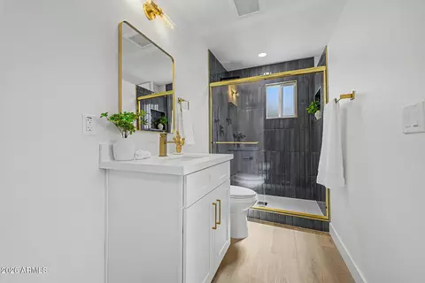 Bath - 4204 N 19th St, Phoenix, AZ 85016 photo 5 of 5