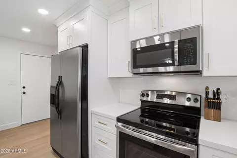 Kitchen - 3850 E Grove Ave, Mesa, AZ 85206 photo 4 of 5