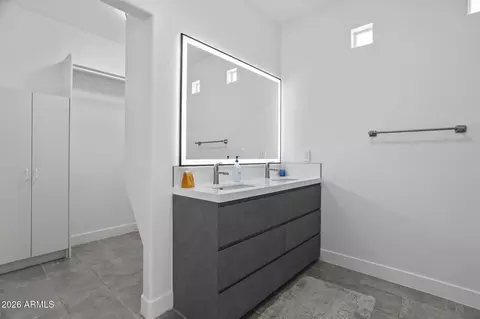 Bath - 3221 N 37th St #18, Phoenix, AZ 85018 photo 4 of 4