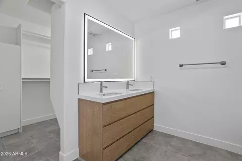 Bath - 3221 N 37th St #18, Phoenix, AZ 85018 photo 2 of 4