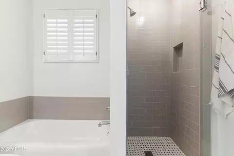 Bath - 3242 E Camelback Rd #204, Phoenix, AZ 85018 photo 2 of 2