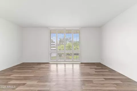 Living - 3242 E Camelback Rd #204, Phoenix, AZ 85018 photo 1 of 6