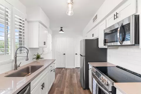 Kitchen - 3242 E Camelback Rd #204, Phoenix, AZ 85018 photo 1 of 2