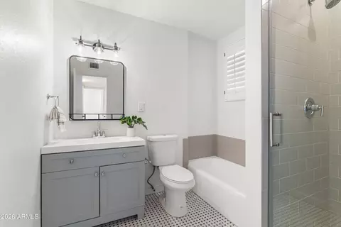 Bath - 3242 E Camelback Rd #204, Phoenix, AZ 85018 photo 1 of 2