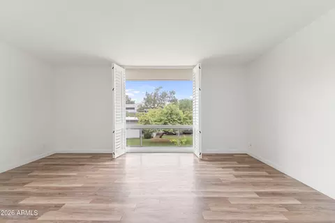 Living - 3242 E Camelback Rd #204, Phoenix, AZ 85018 photo 3 of 6